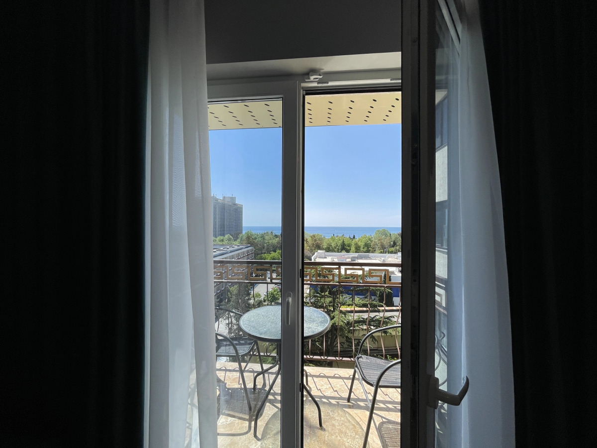 Квартира трёхкомнатная с прямым видом на море