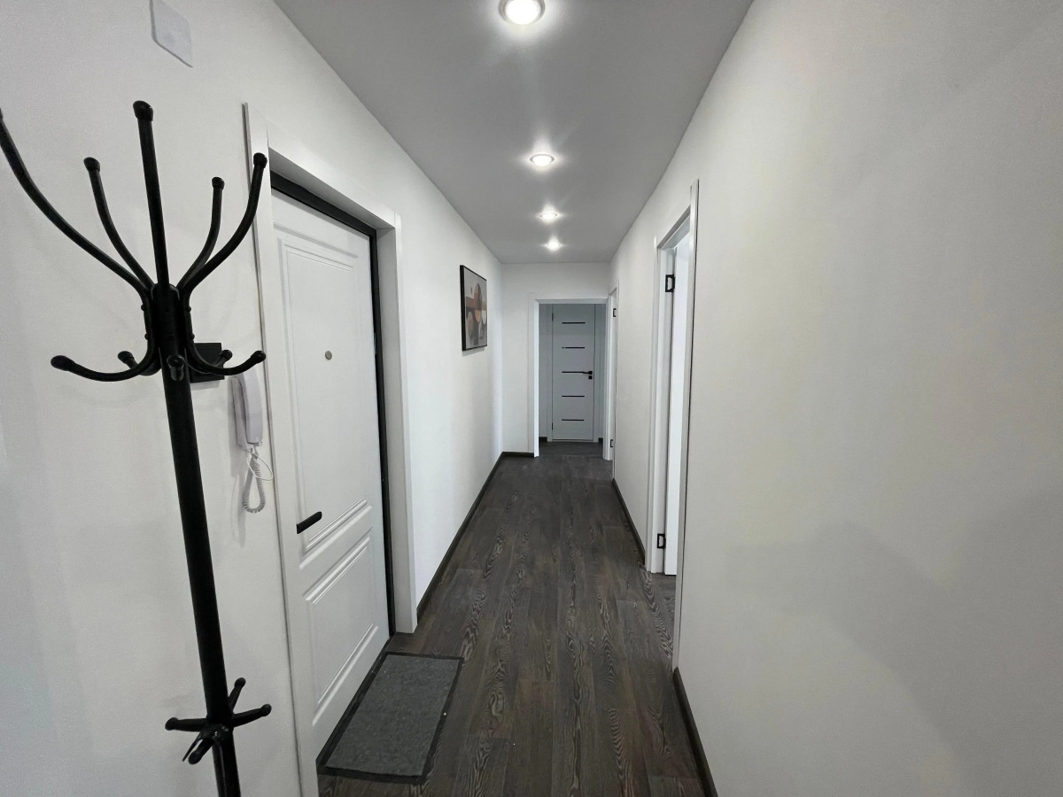 Квартира 4-х комнатная на 10-х у пляжа с озером