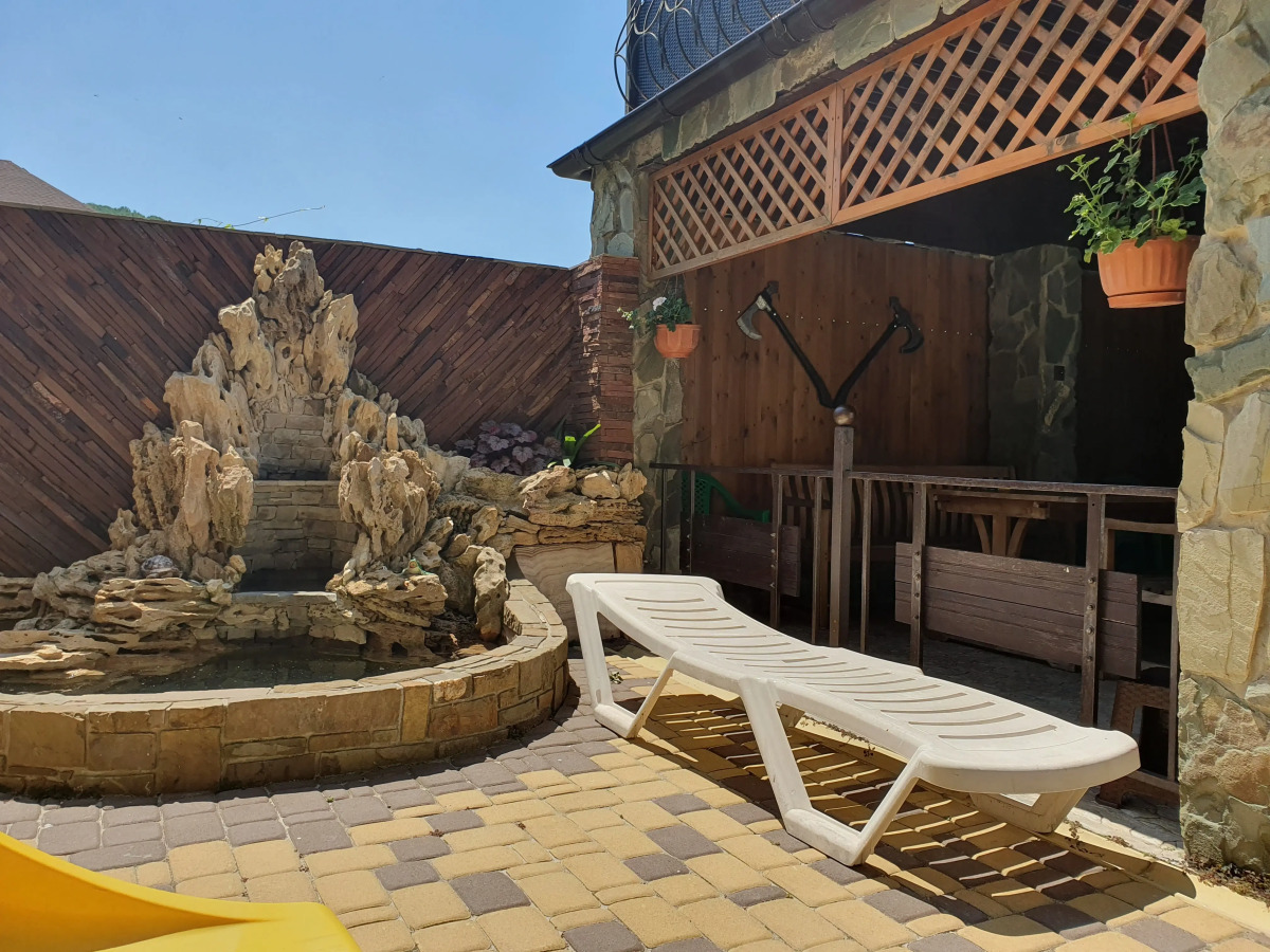 Гостевой дом Замок на Земляничной