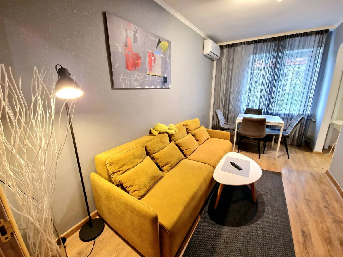 Апартаменты Трёхкомнатные Центр, Ленинский 29, Колибри#29