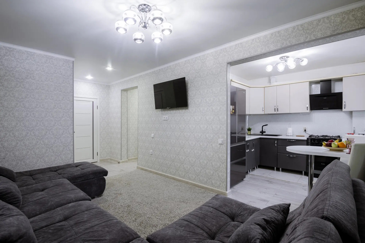 Квартира Green FOX с большой спальней и кухней в самом центре города