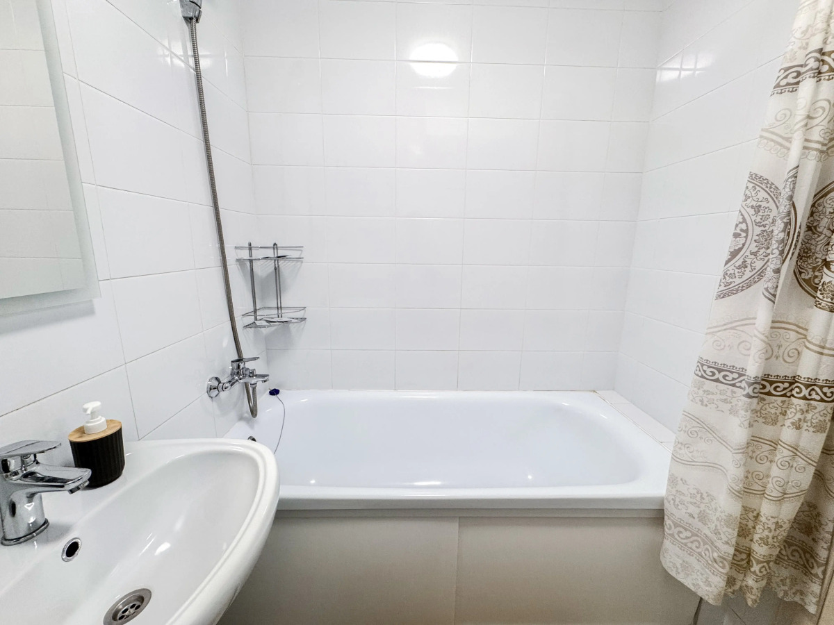 Квартира Вместительная у МРНЦ им. Цыба