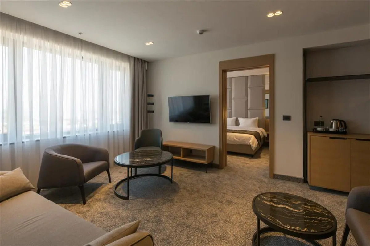 Отель Mona Plaza