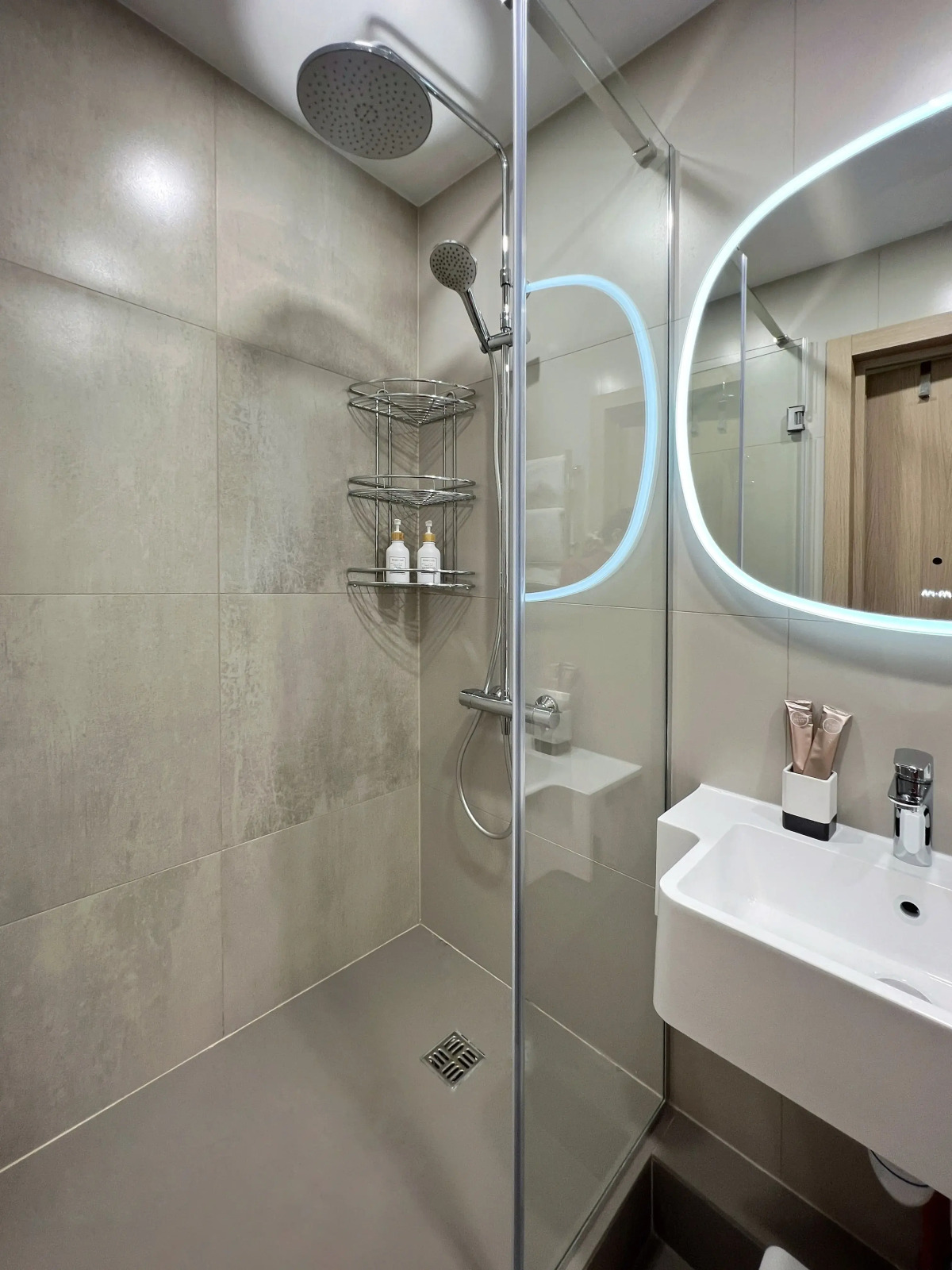 Апартаменты Granada Красивая студия в новом апарт-отеле на берегу канала