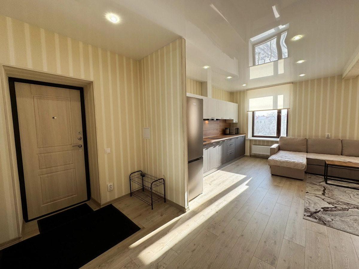 Квартира 2-комнатная на Октябрьской 3