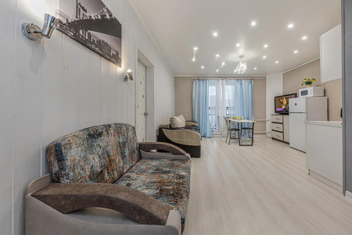 Квартира на Братьев Кашириных 131