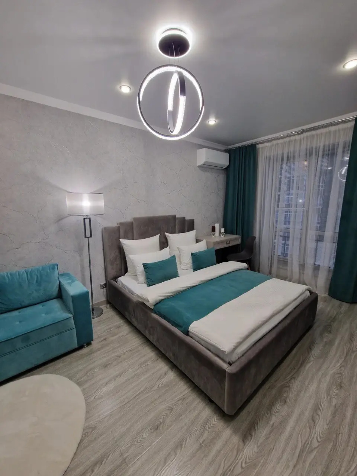 Квартира Flatirini с панорамными окнами в новом ЖК