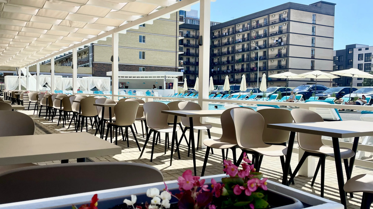 Апартаменты с бассейном у моря