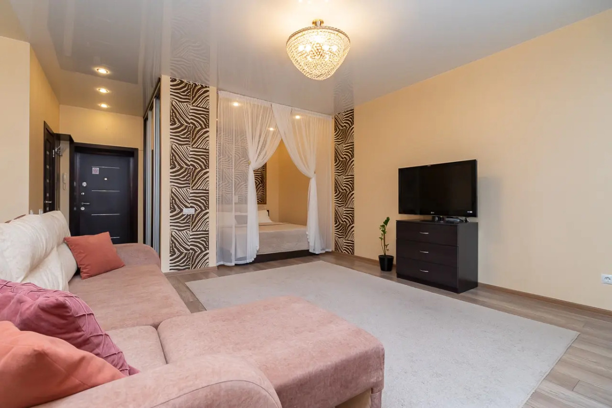 Квартира Happy House Просторная студия с балконом