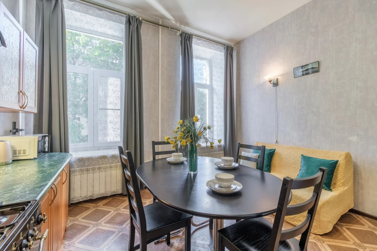 Апартаменты Видовые у Казанского собора 2 спальни 2 сан.узла 12 гостей