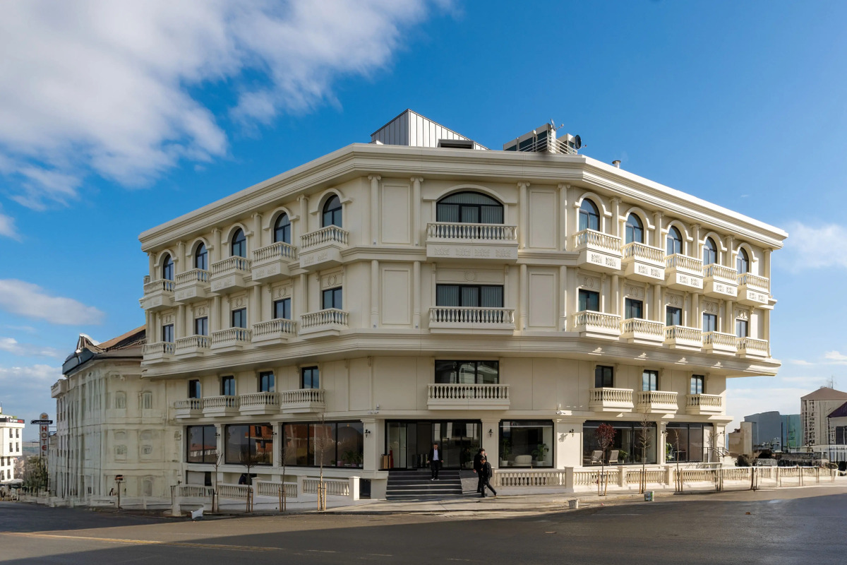 Nenessa Airport Hotel