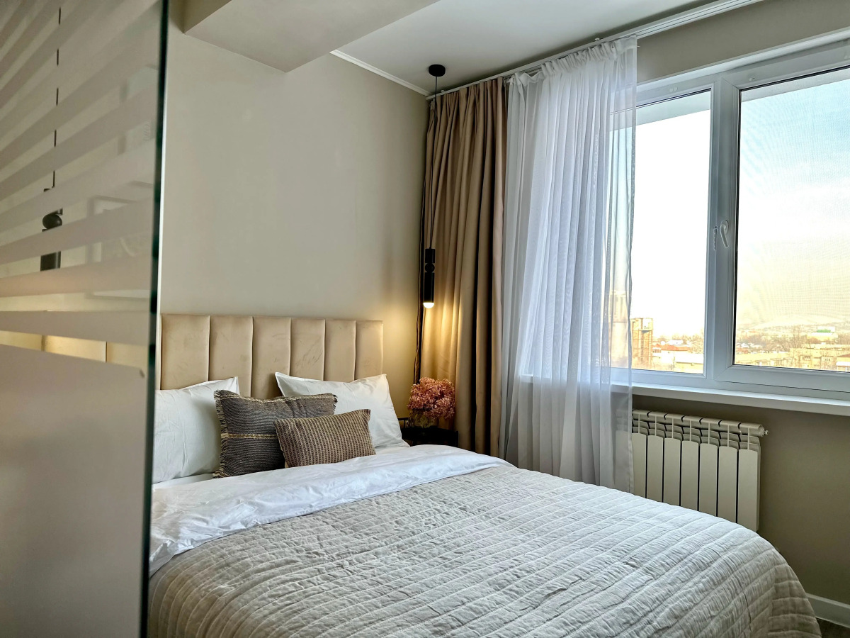 Апартаменты Яркая студия Моно с Видом на Коктобе