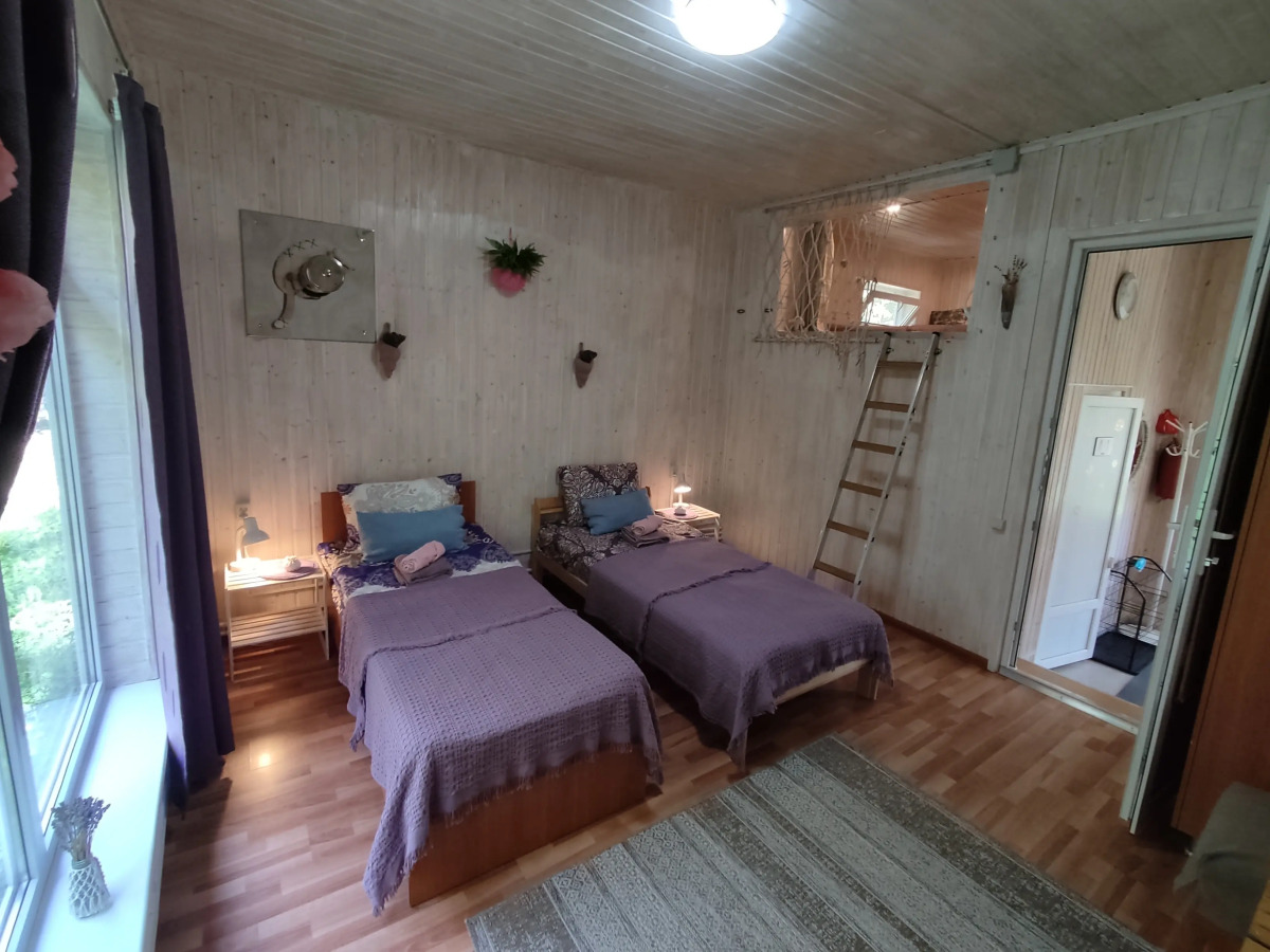 Частный дом у горной реки