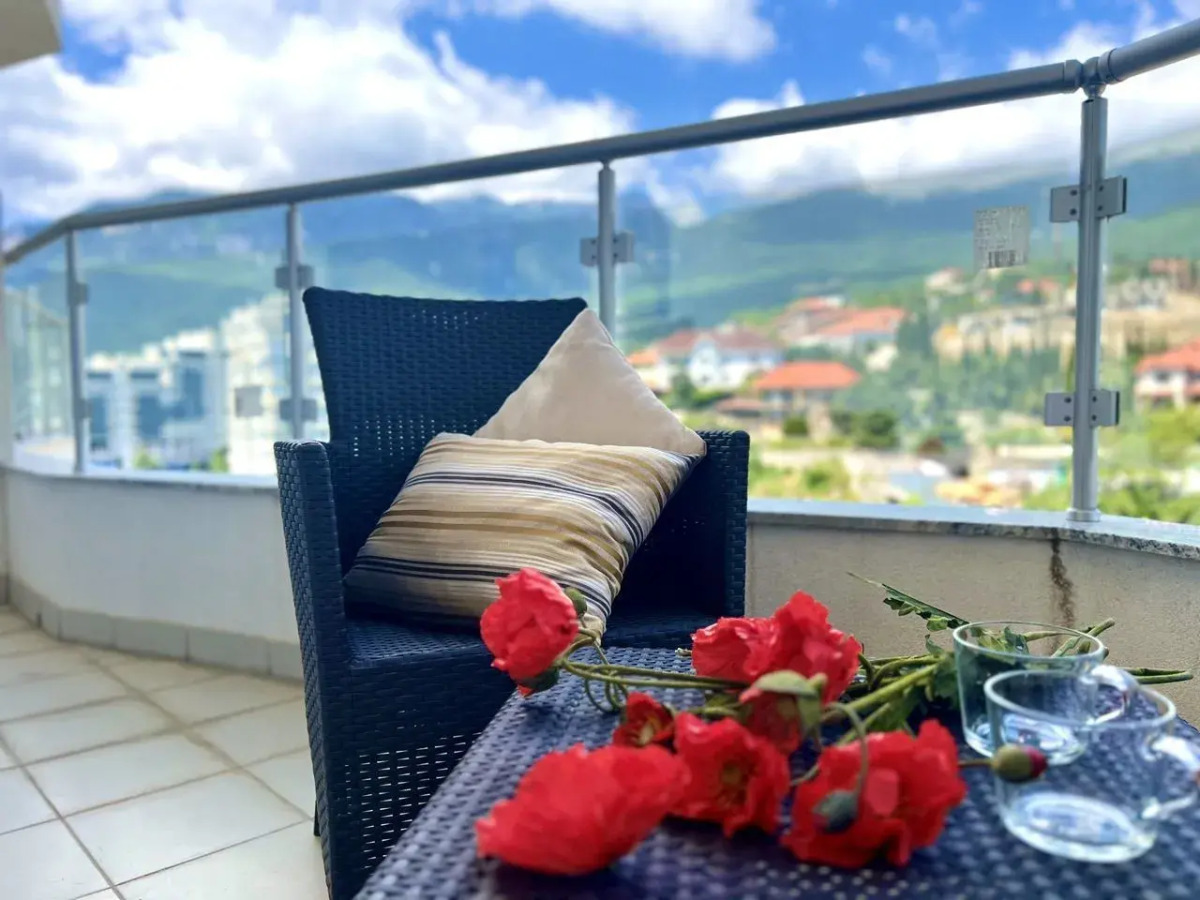 Апартаменты на Ялтинской улице, 12А. ЖК «Шато Лувр»