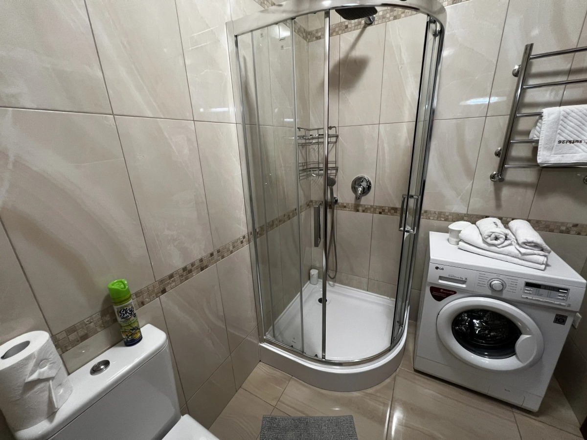 Апартаменты возле Парка на Аллее Строителей by Sutki26