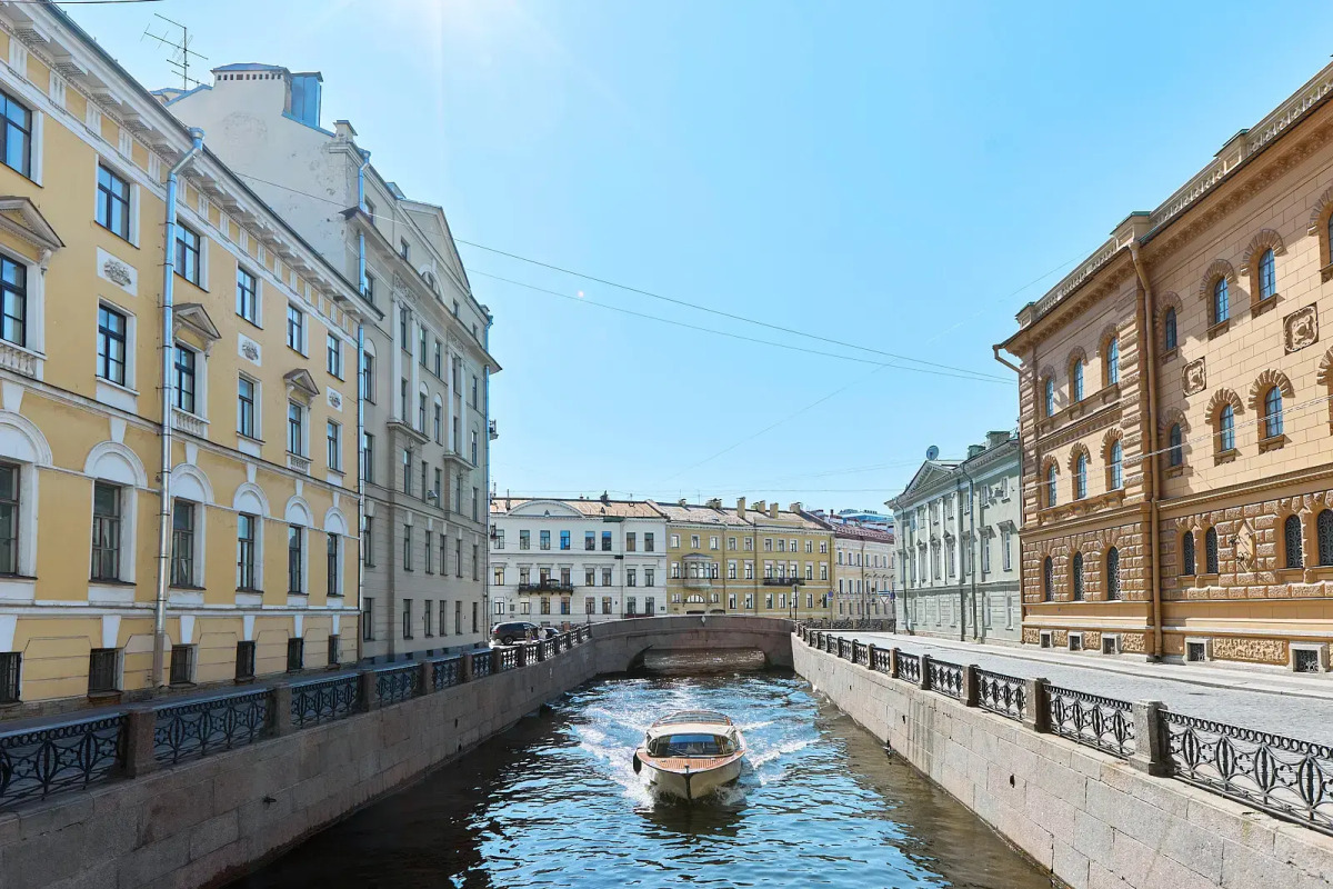 Квартира Orlov House с видом на крыши Петербурга