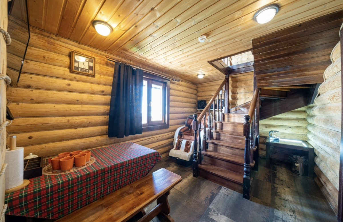 Частный дом с баней и открытым бассейном