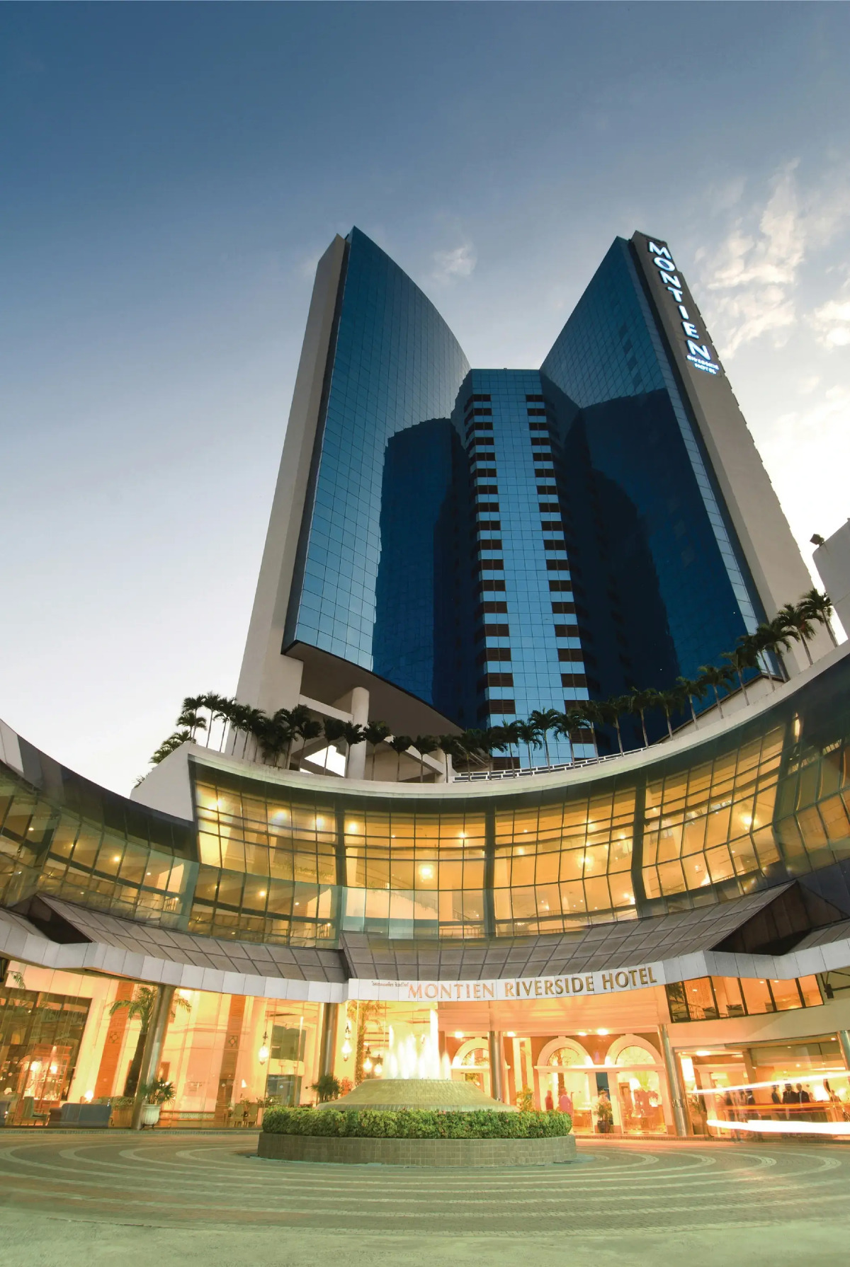 Отель Montien Riverside Hotel Bangkok