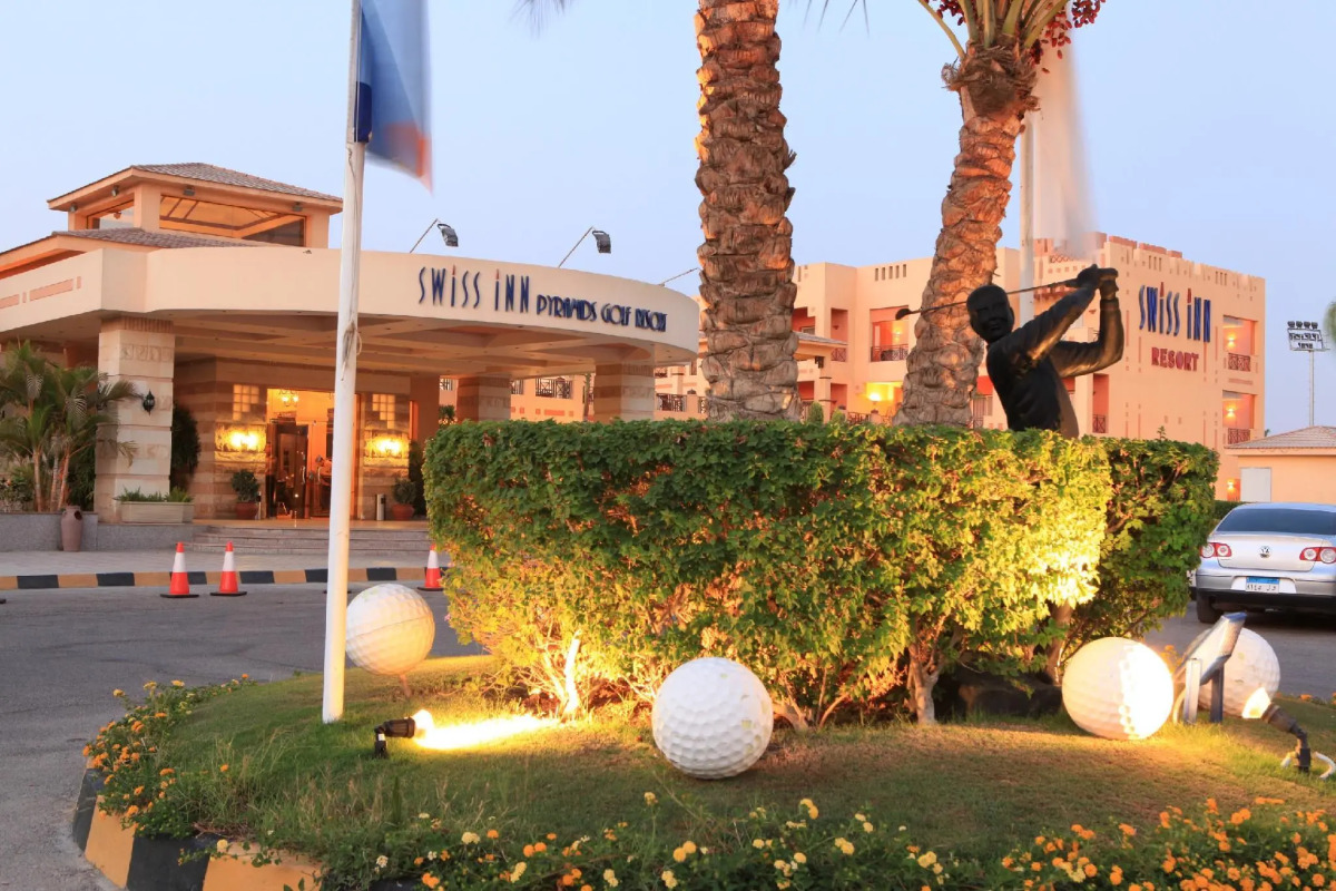 Курортный Отель Swiss Inn Pyramids Golf Resort
