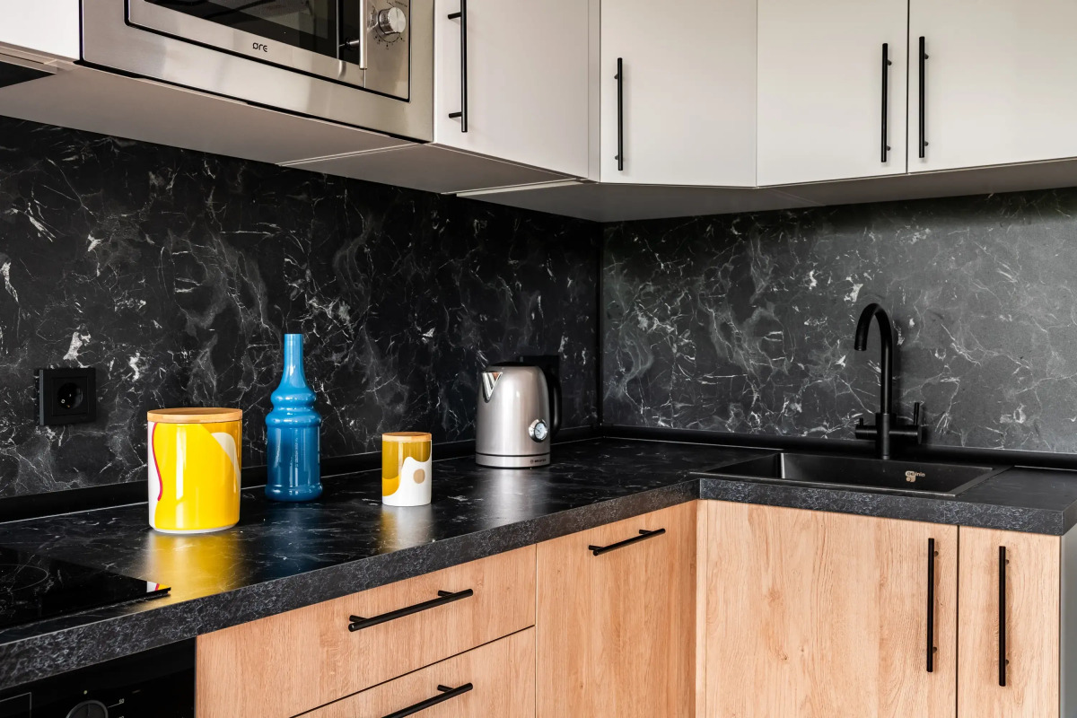 Квартира Яркая с балконом