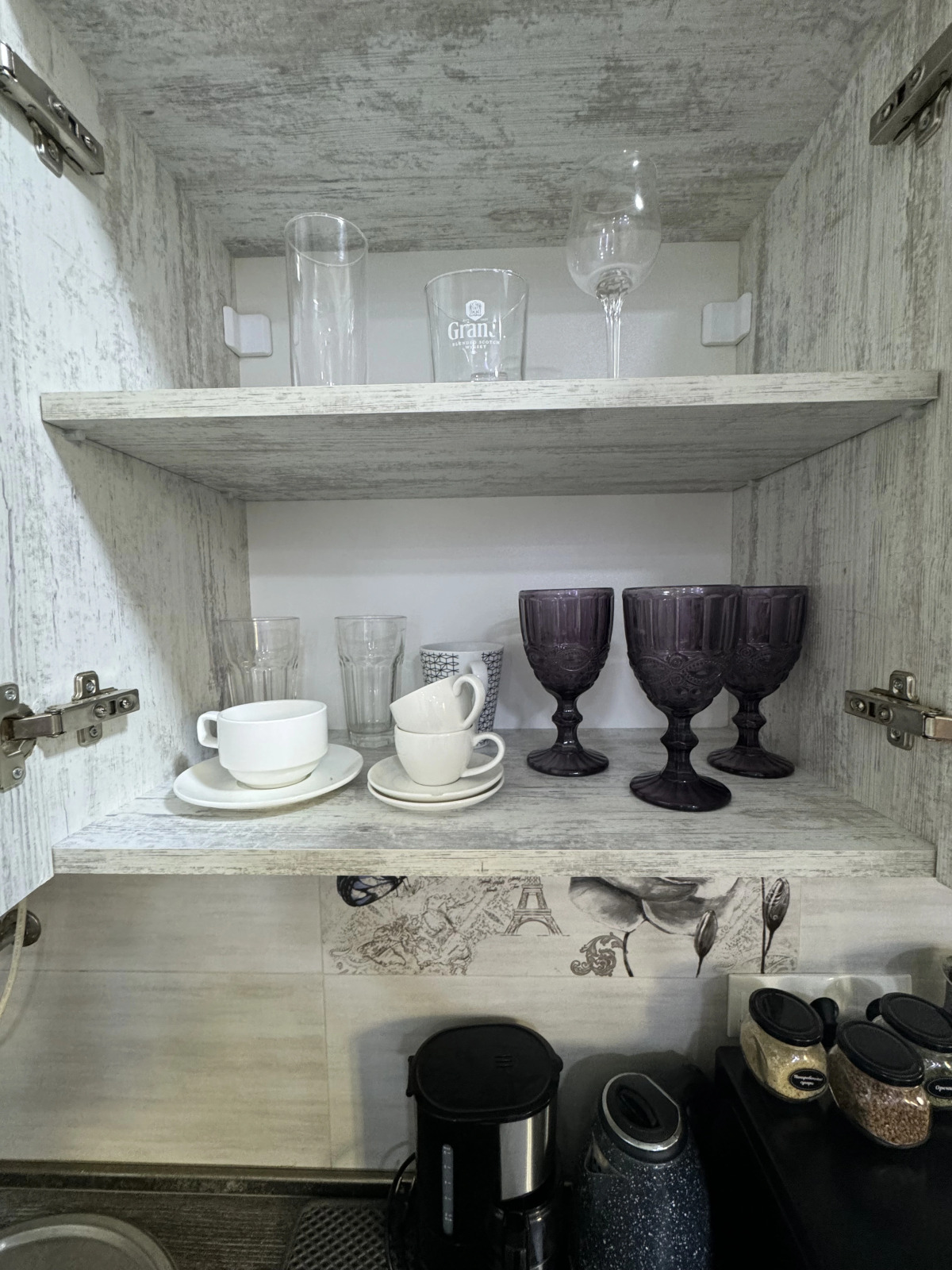 Апартаменты Modern and Comfortable Apartment