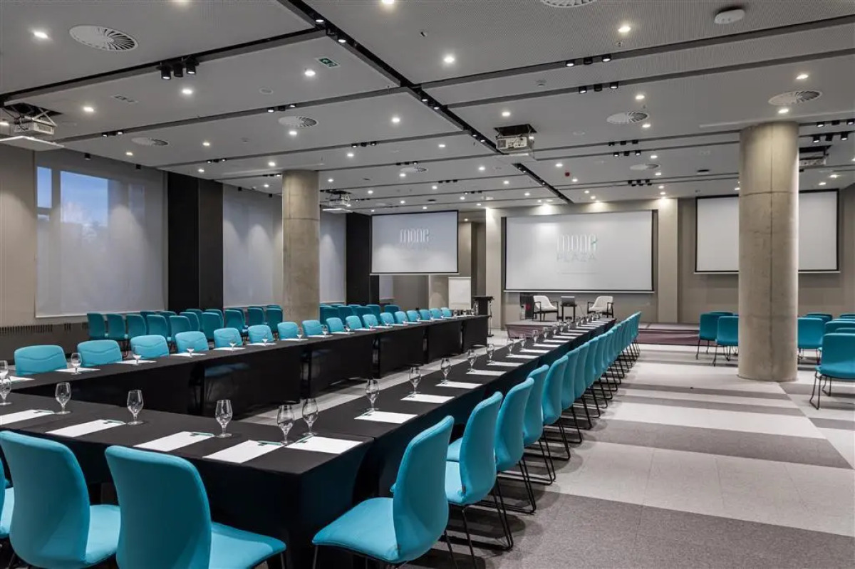 Отель Mona Plaza