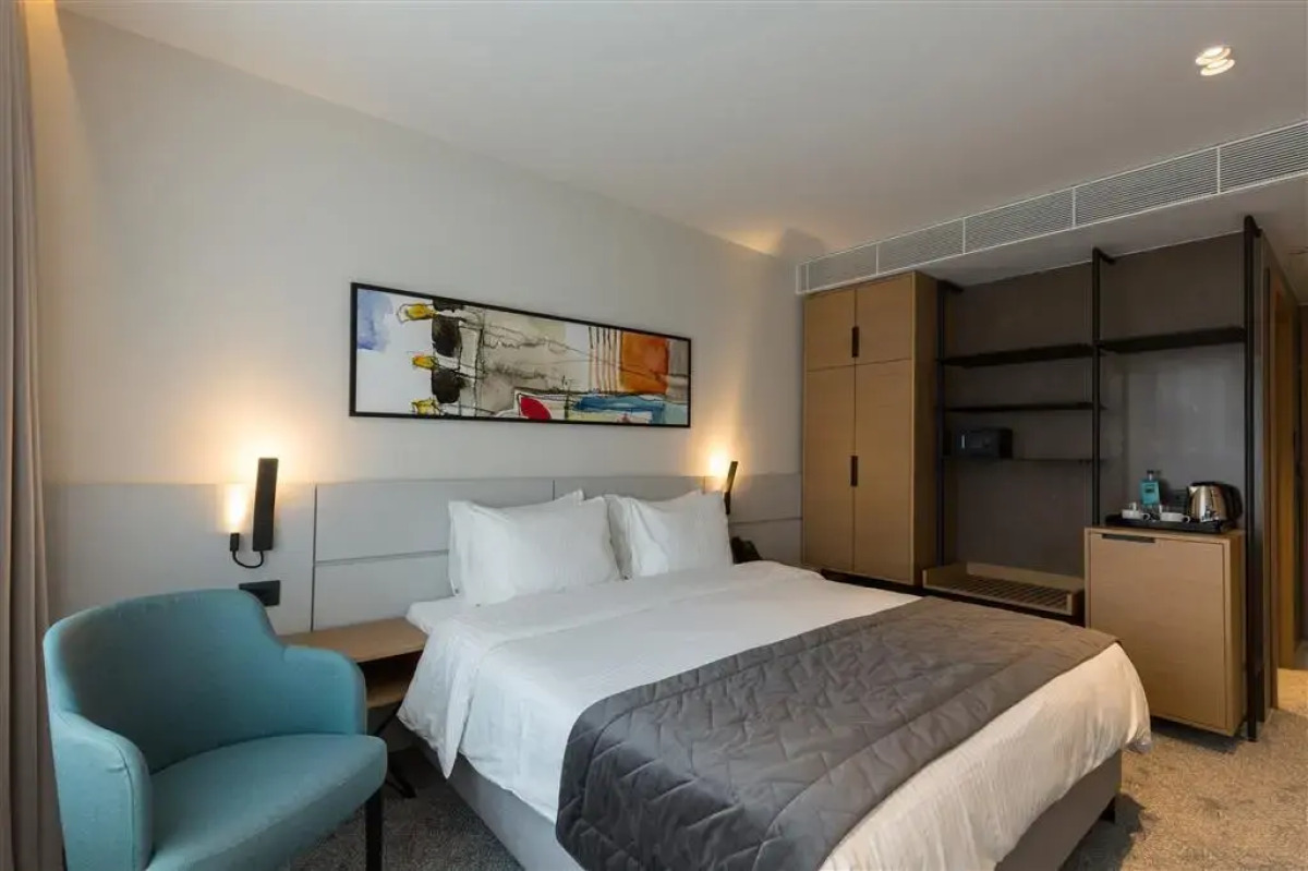 Отель Mona Plaza