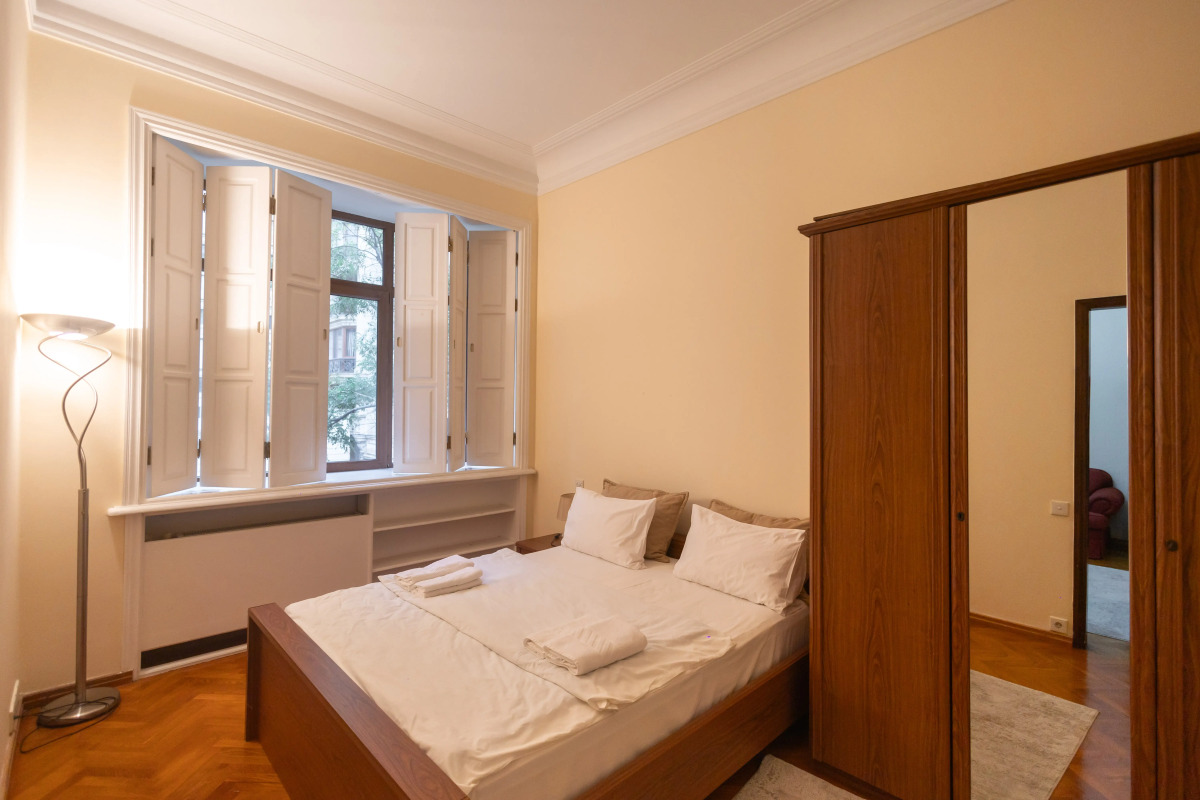 Апартаменты двухкомнатные с гостинной комнатой на Торговой улице ( K5)