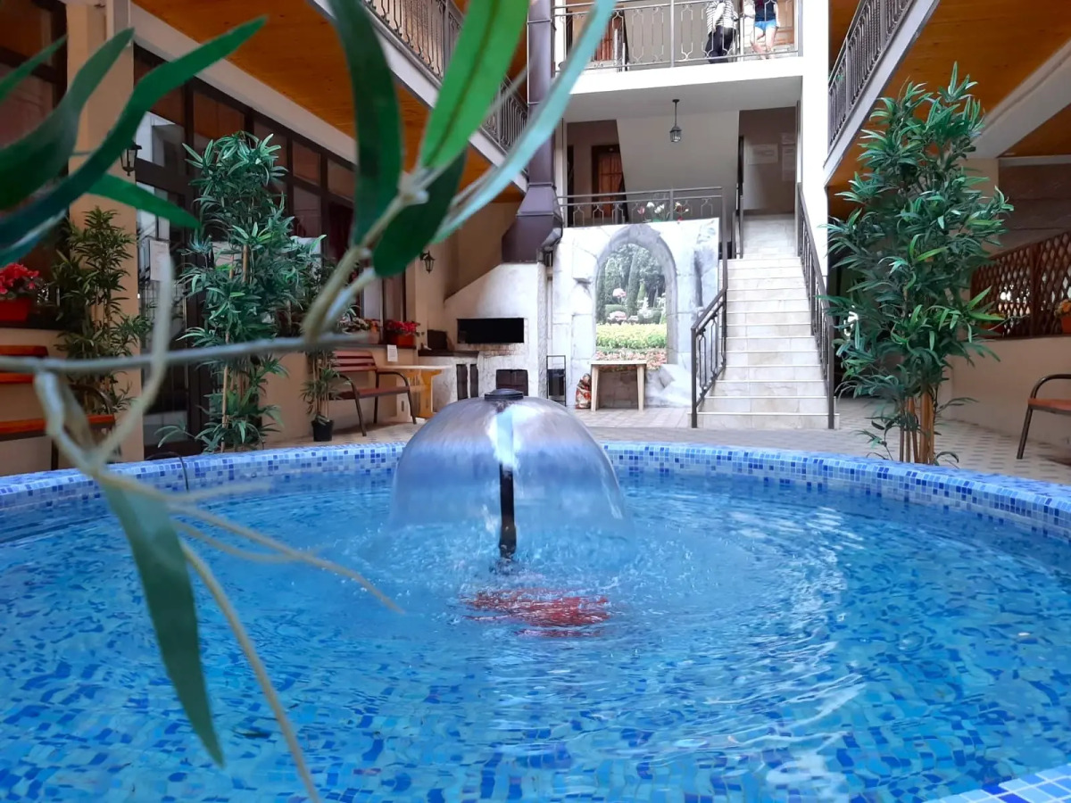 Отель Атриум