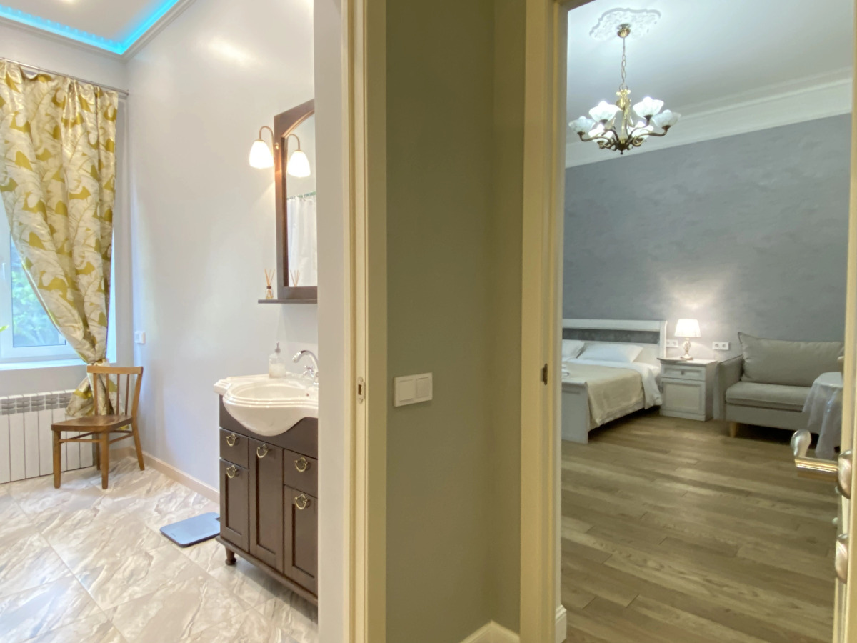 Трехкомантная квартира у летнего сада в Мозаичном дворе