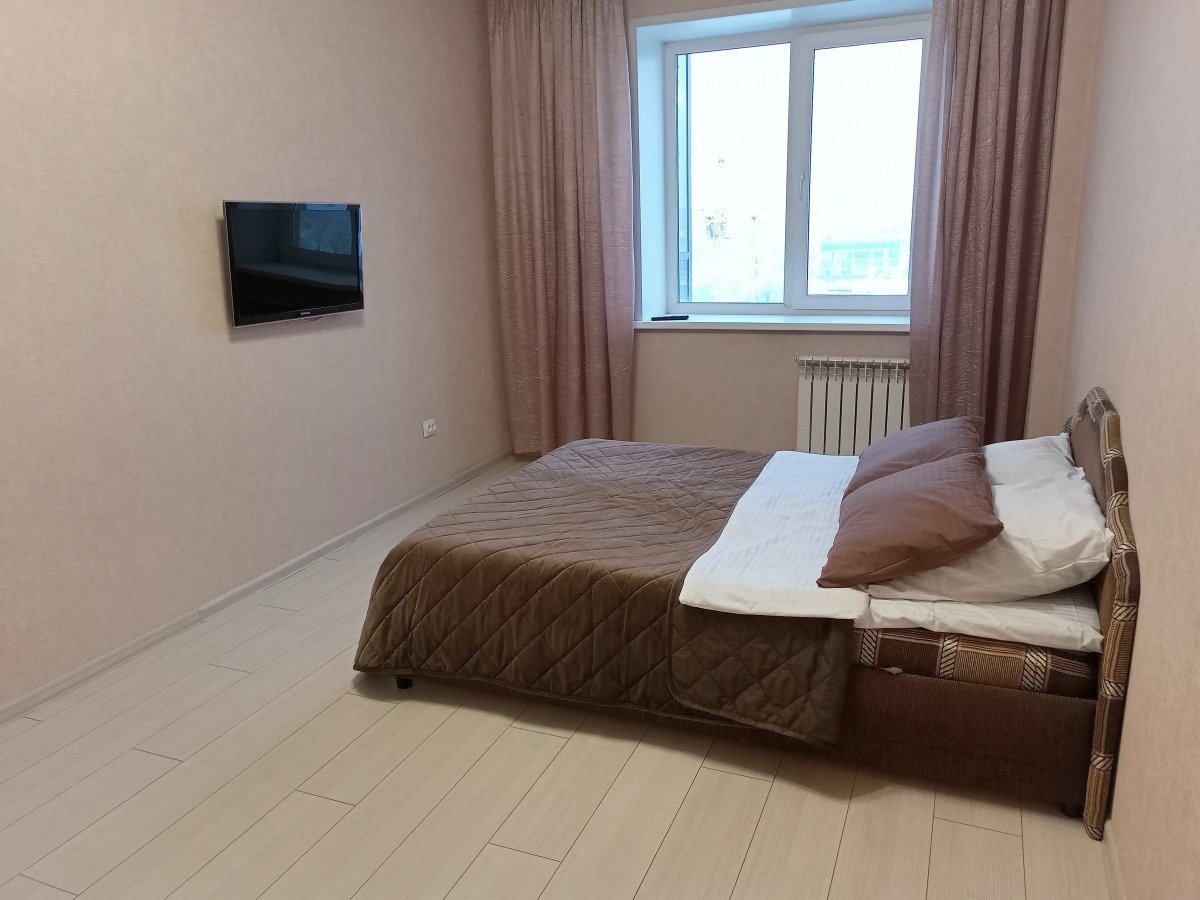 Квартира Кирова 120А оранжевая квартира