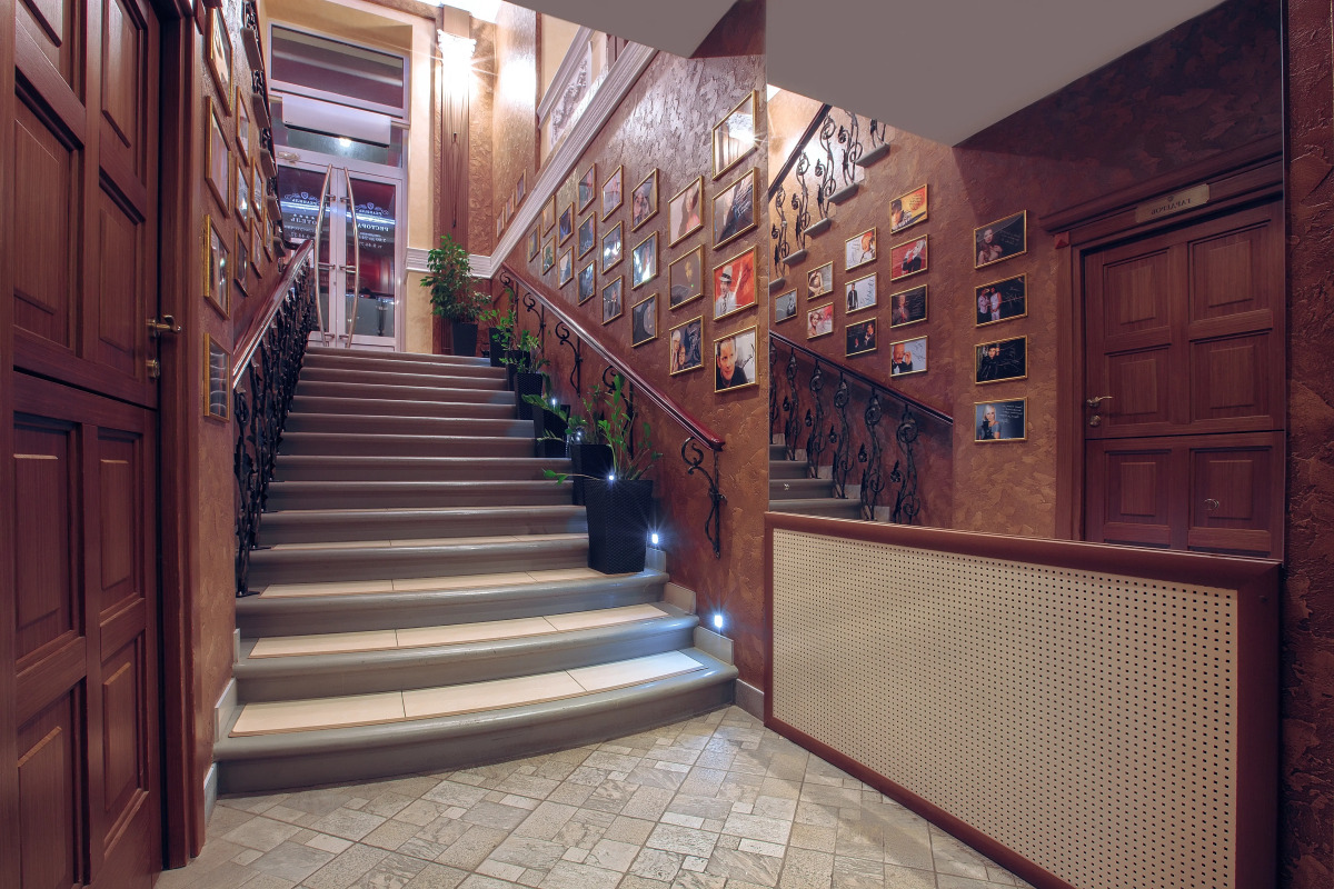 Отель Реавиль