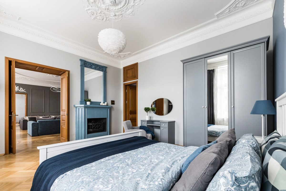 Апартаменты Avenue 180 кв.м с видом на Большую Конюшенную Улицу и Церковь Петра и Павла