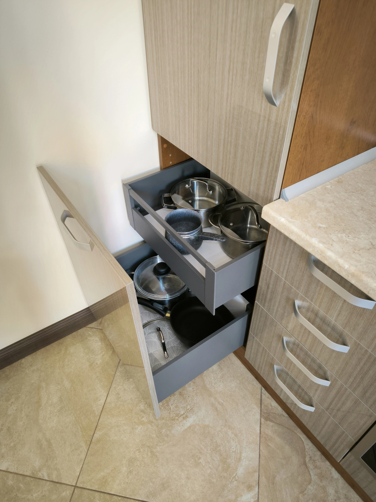 Апартаменты на 8-м этаже в центре, 70 кв. м.