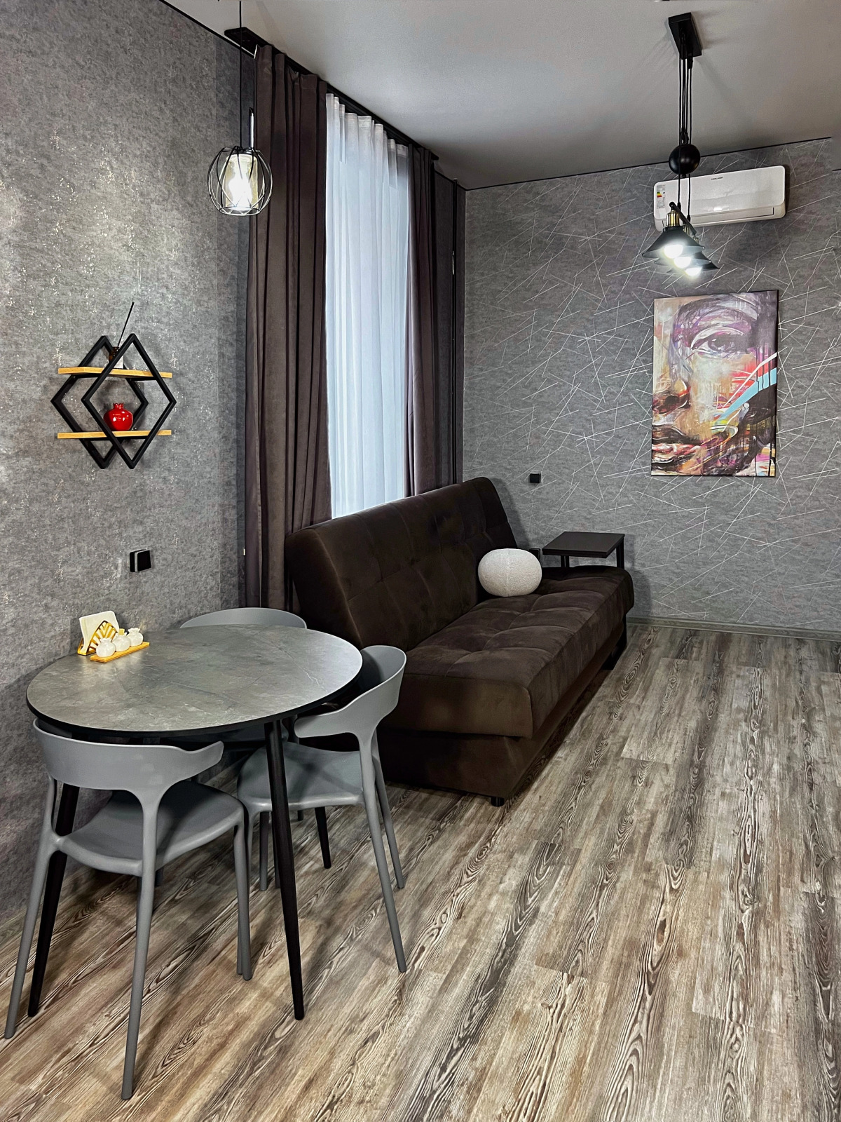 Апартаменты Granada Шикарная евро-двушка в центре города с новым ремонтом в стиле Лофт