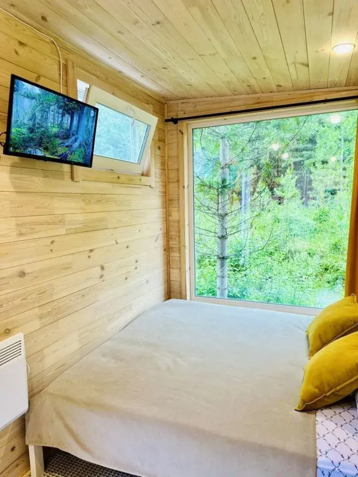 Частный Дом в Окружении Кедpового Леса со Своей Террасой и Мангальной Зоной