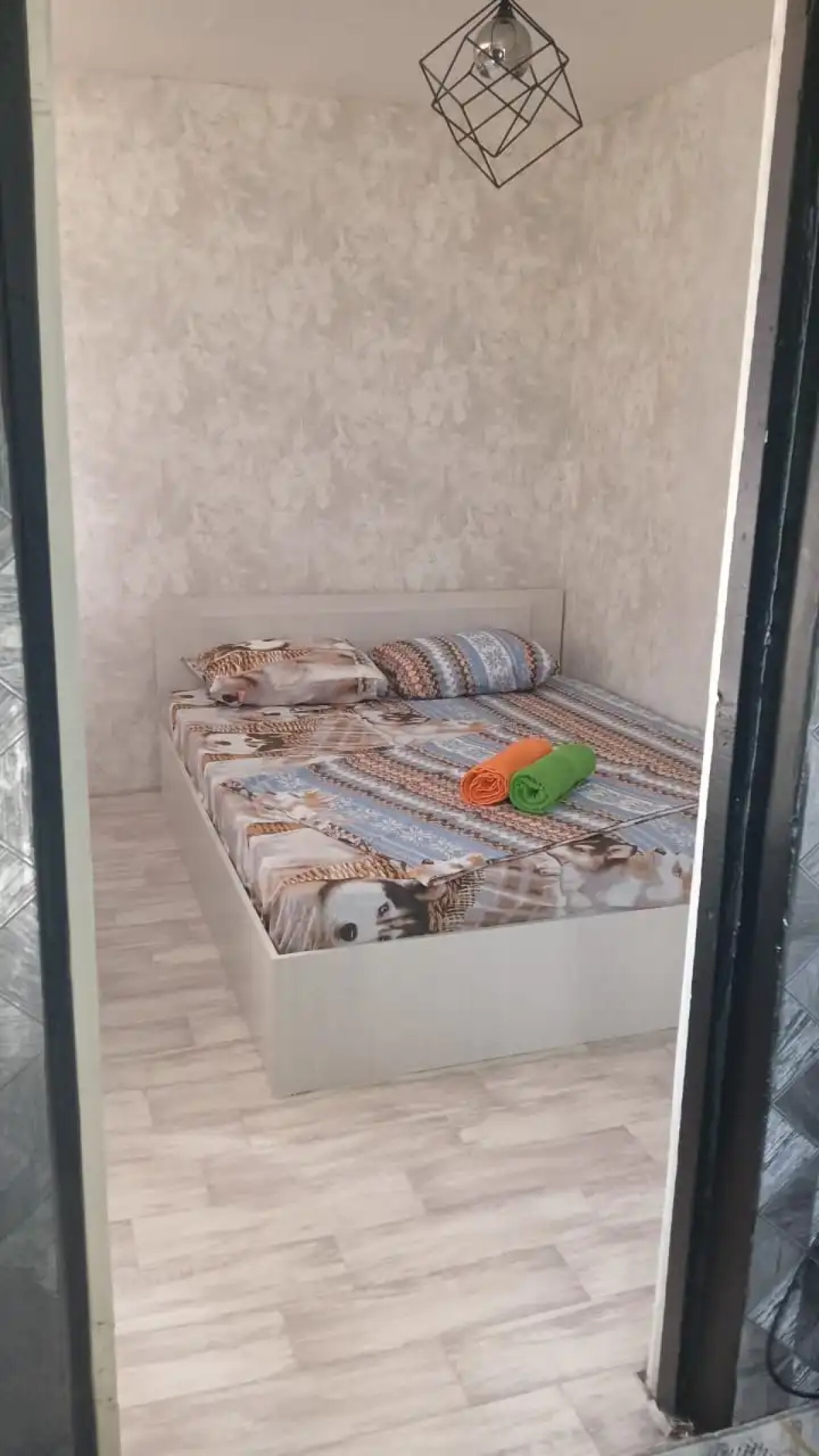 Апартаменты Двухкомнатная квартира с ремонтом рядом с озером