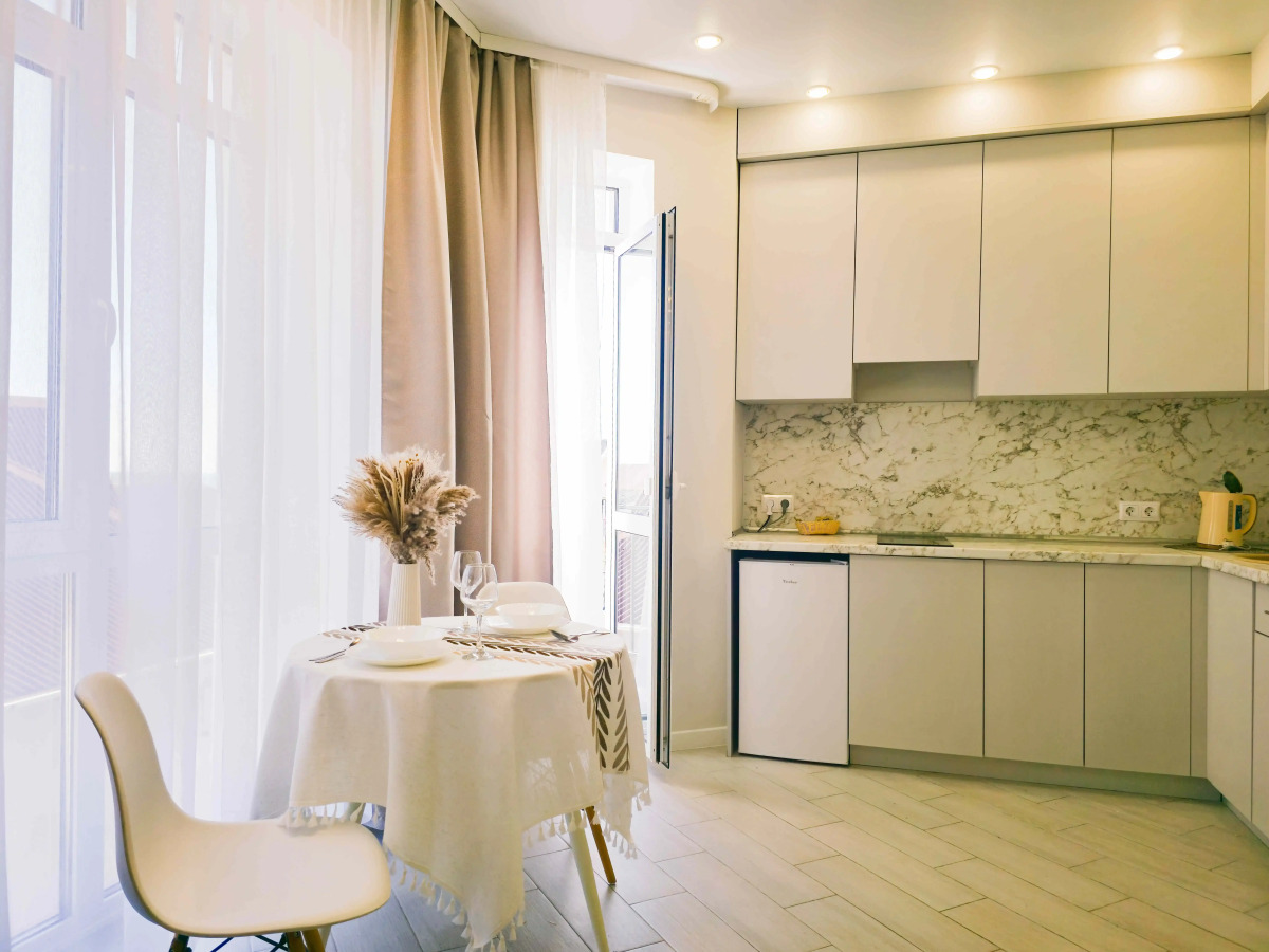 Квартира Светлая студия со своим балконом и потрясающим видом на море