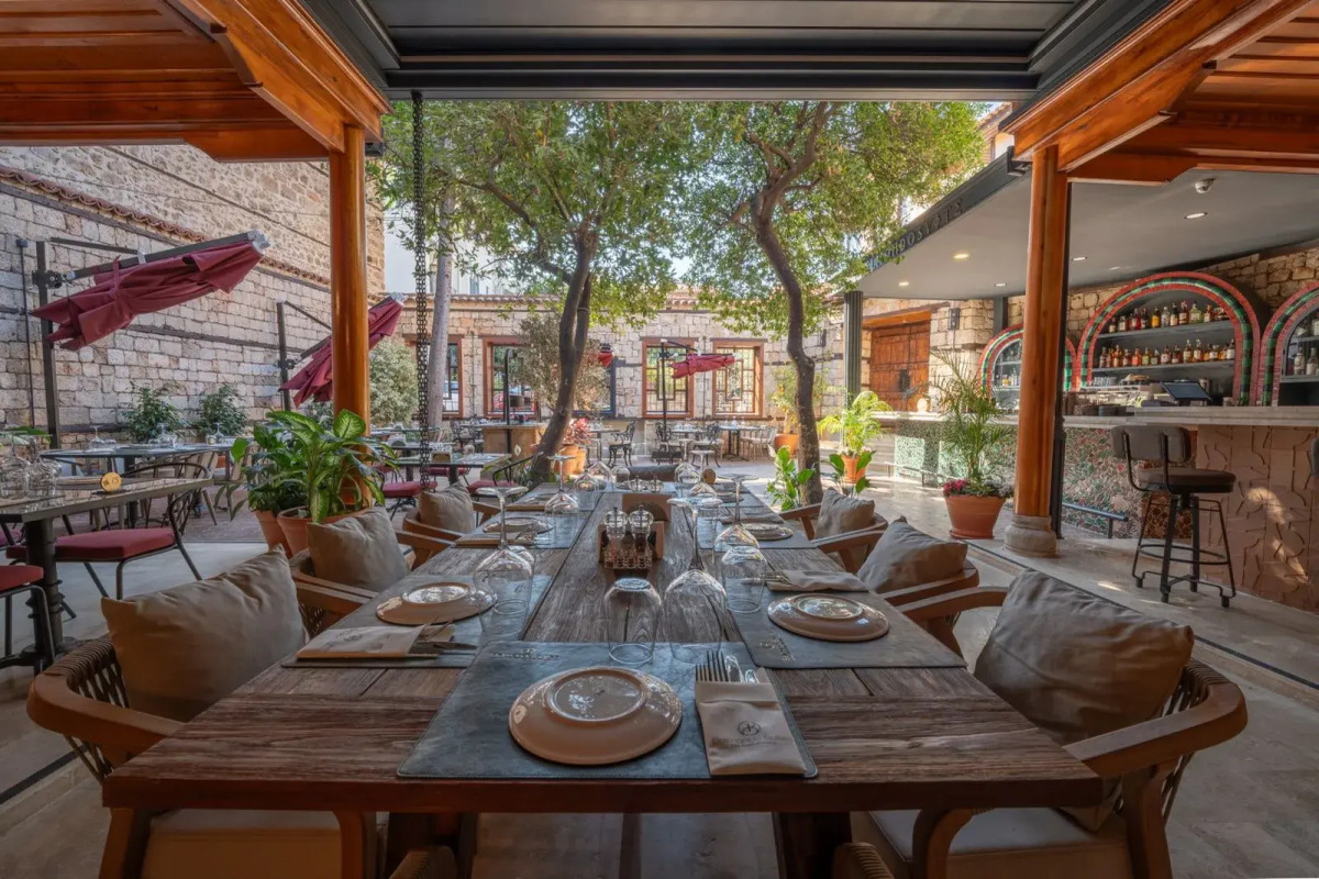 Отель Belmondo Suites