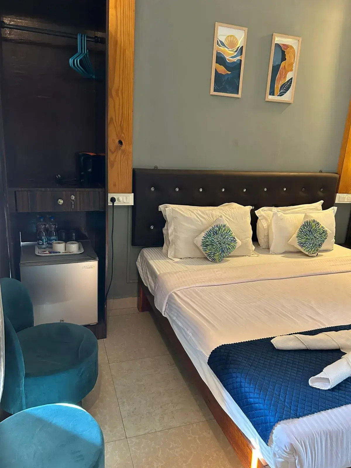 Hotel YogiTree beach Resort & Cafe