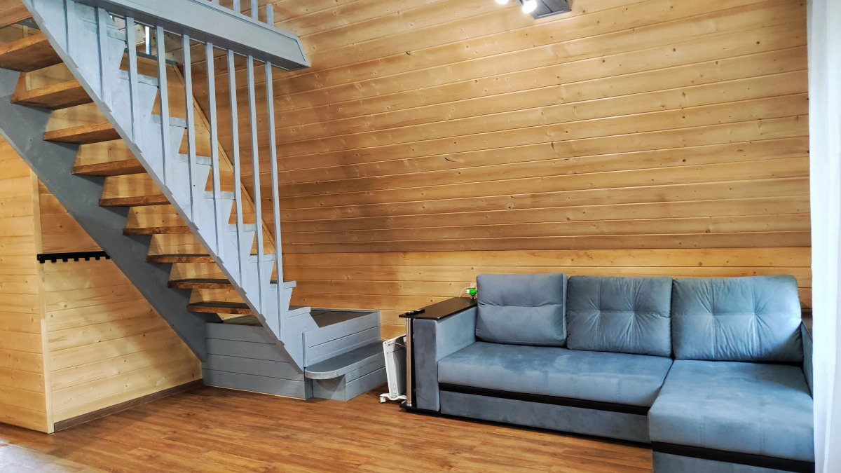 Частный дом Новый 6 местный дом у озера с банным чаном и баней.