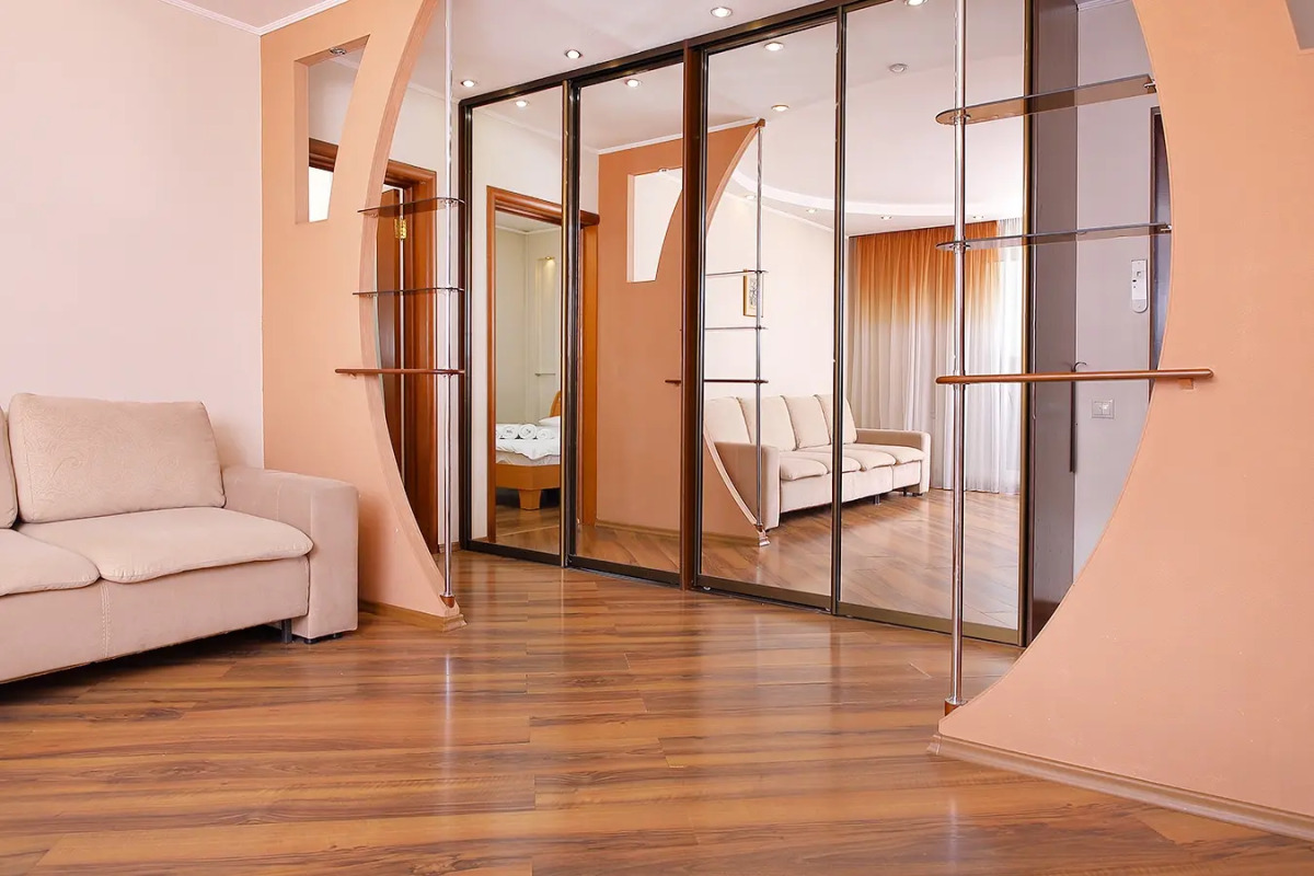 Квартира Двухкомнатная в тихом зеленом дворике