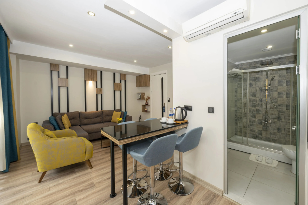 Отель The Marions Suite