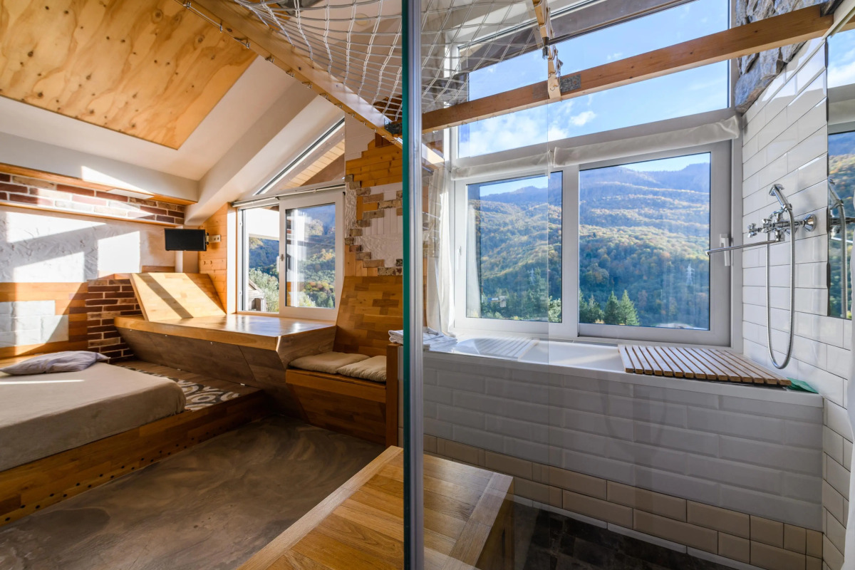 Апартаменты Оплот ETHNICA Дизайн Студия | 40м² | 3 Этаж Ваше Окно в Горы