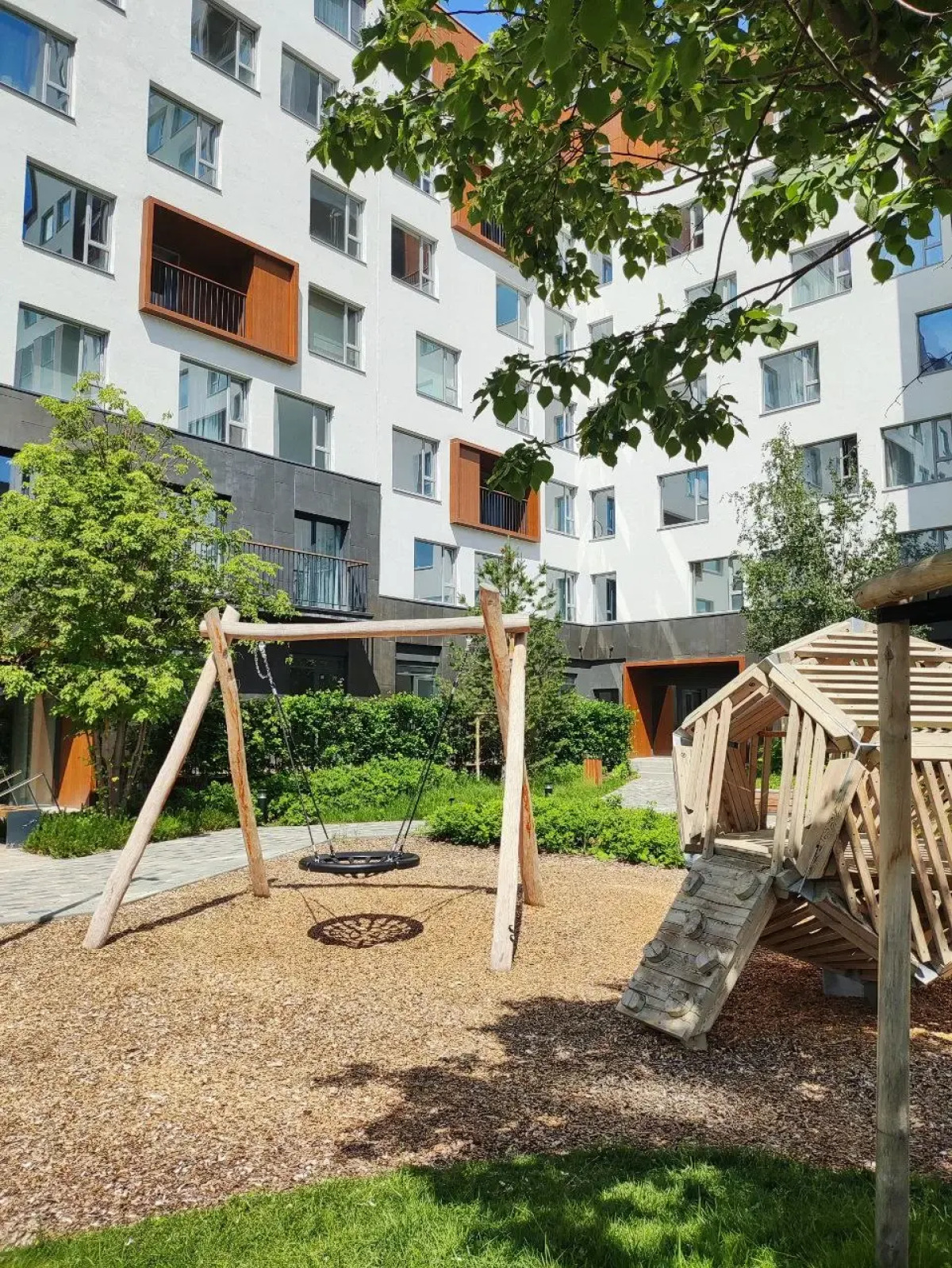 Студия у Метро Космонавтов