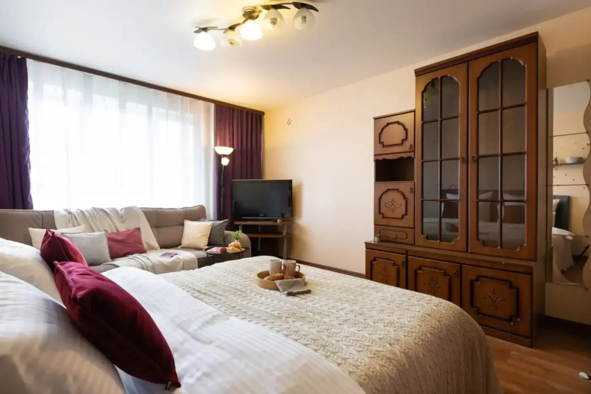 Апартаменты 2 комнатные с балконом в центре города, рядом Парк Победы