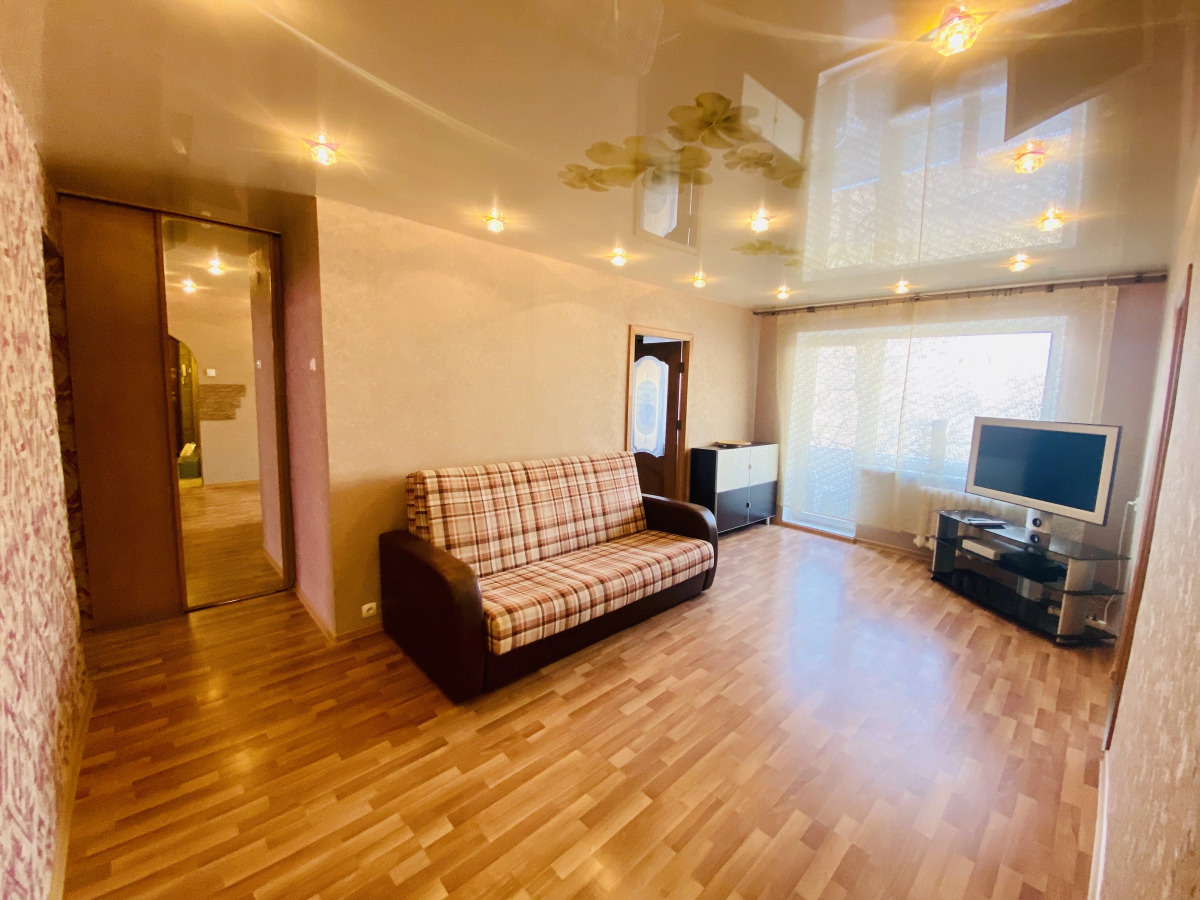 Квартира Трехкомнатная Центр Города Нижнее Озеро