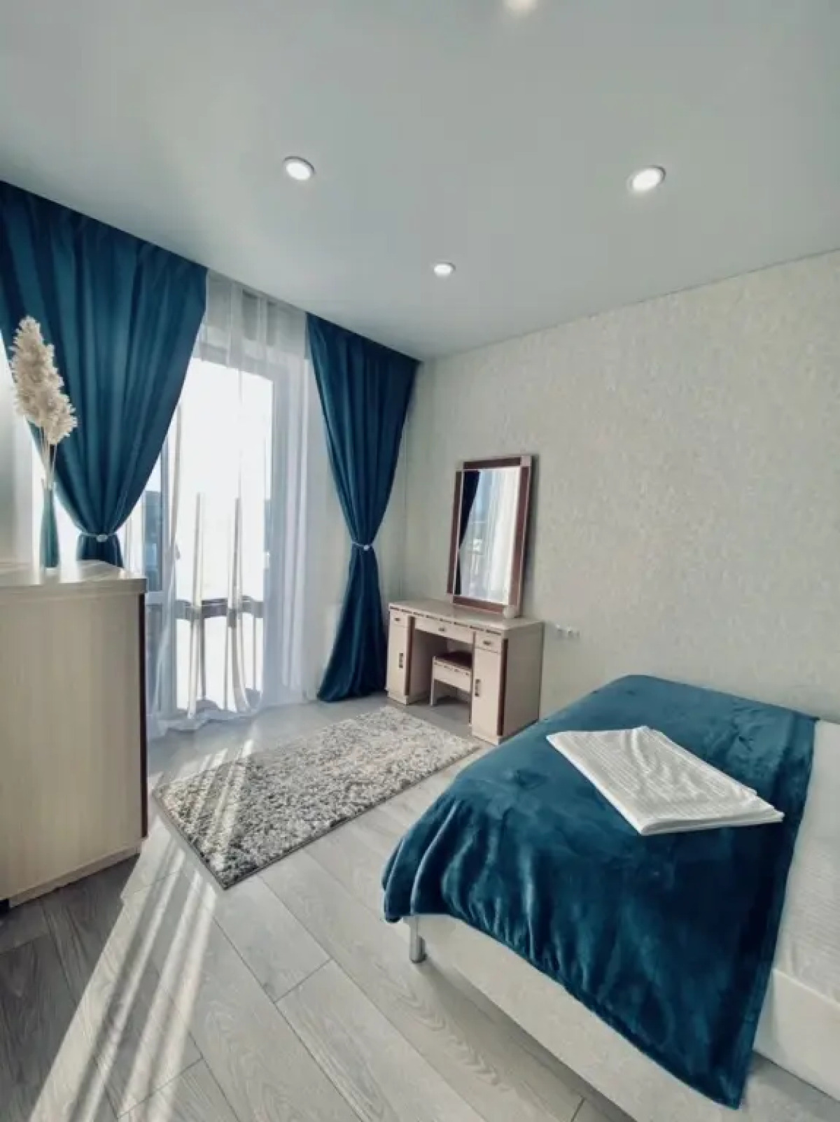 Уютная евродвушка Бирюза возле парка и озера