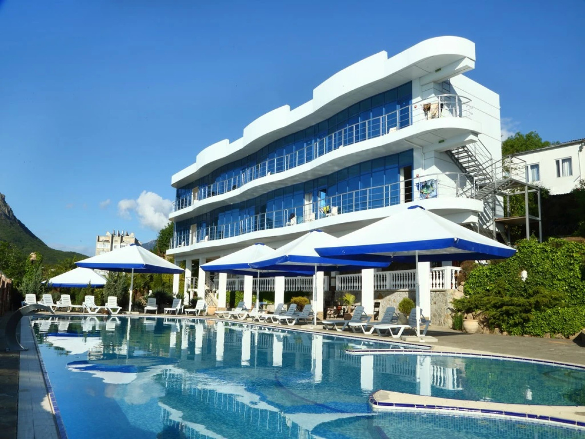 Отель Мажестик