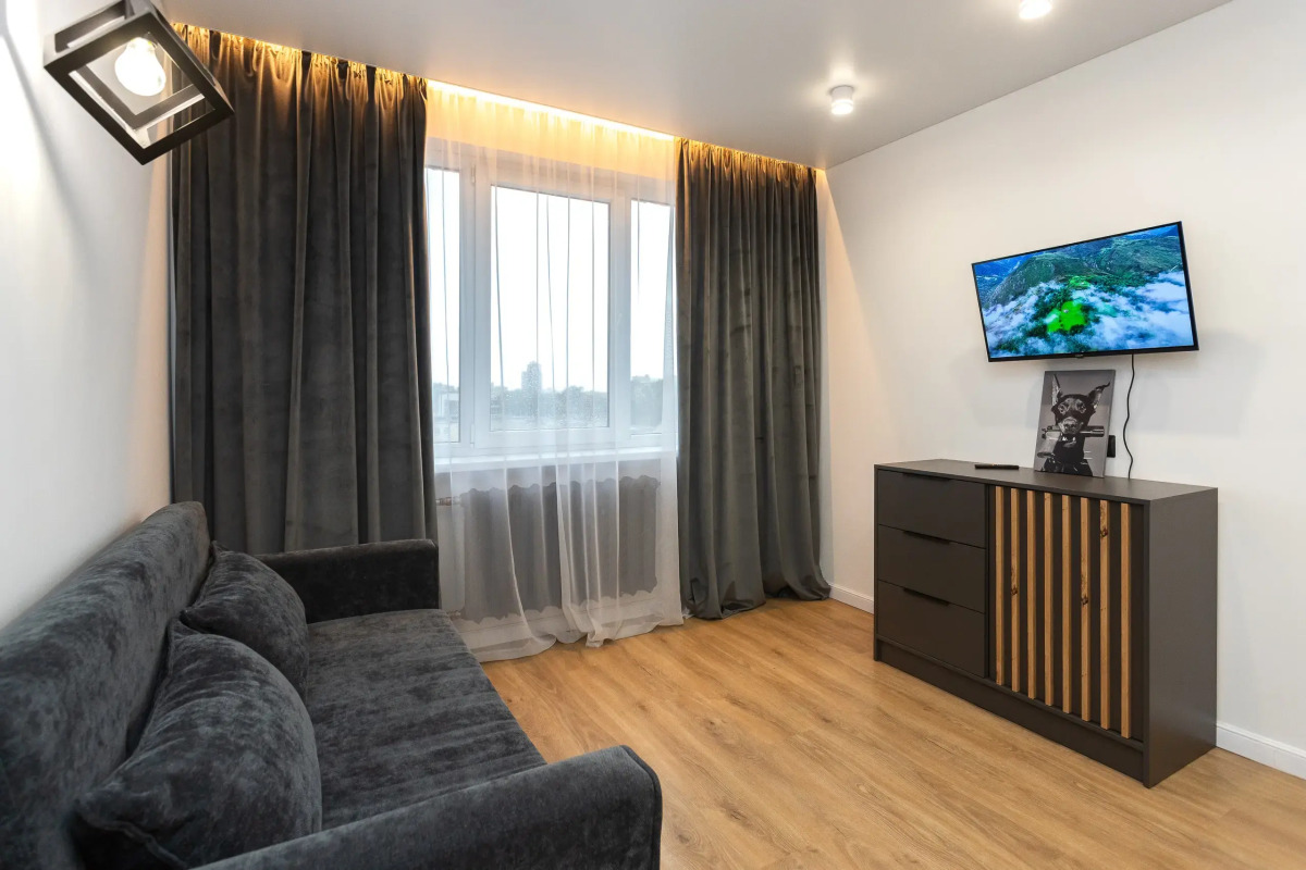 Квартира уютная трехкомнатная с двумя балконами рядом с островом Канта